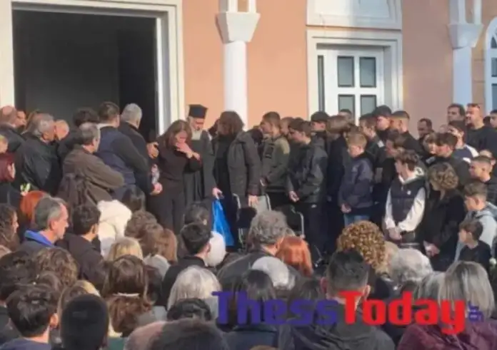 Αλεξανδρούπολη: Σπαραγμός στην κηδεία του 15χρονου