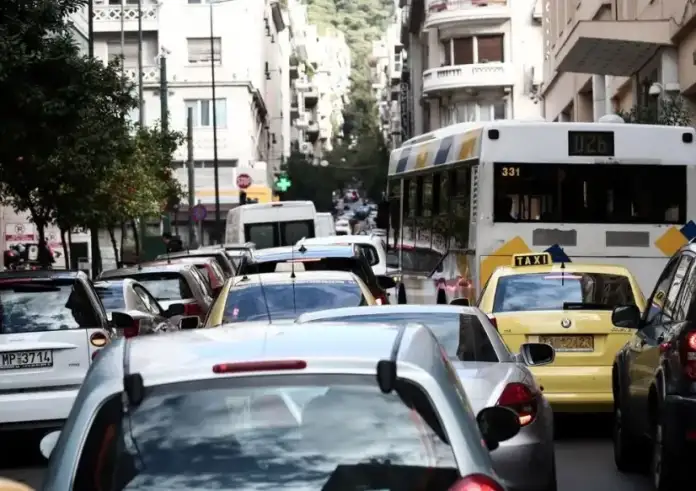 Κίνηση τώρα: Κλειστοί δρόμοι στο κέντρο – Καθυστερήσεις στον Κηφισό