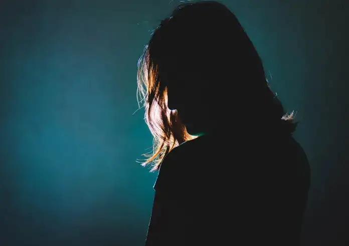 «Ο ιατροδικαστής φρίκαρε» – Ανατριχίλα από τις αποκαλύψεις για την 14χρονη που ξυλοκοπήθηκε από 20 άτομα στη Γλυφάδα