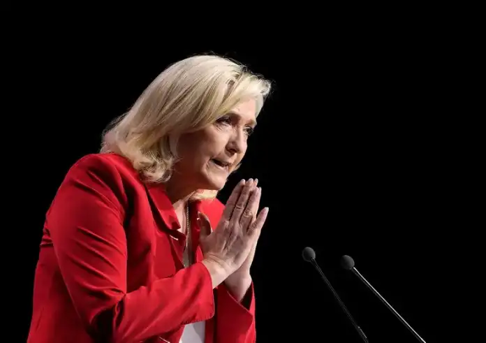 Mαρίν Λεπέν: Πώς θα αλλάξει την Ευρωπαϊκή Ένωση αν γίνει πρόεδρος της Γαλλίας