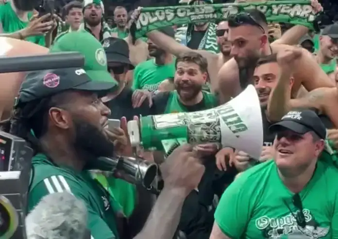 Ανέβηκε σε μηχανή οπαδού του Παναθηναϊκού ο Λεσόρ κι έγινε χαμός!