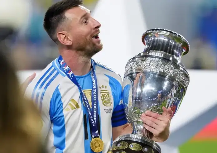 Έγραψε ιστορία ο Λιονέλ Μέσι: Έγινε ο παίκτης με τους περισσότερους τίτλους στην ιστορία του ποδοσφαίρου