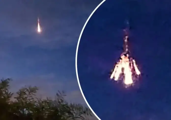 Βίντεο: Μυστηριώδεις λάμψεις πάνω από την Αριζόνα πυροδοτούν θεωρίες – «Είναι εξωγήινοι;»