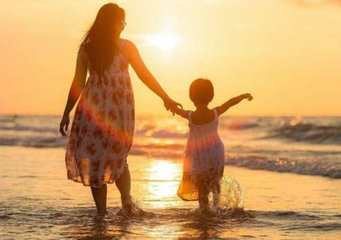 Γιορτή της μητέρας 2025: Πότε είναι. Πότε είναι η Γιορτή του Πατέρα