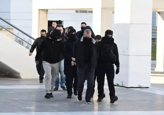 Κολωνός: Στη φυλακή Μίχος και «Μιχάλης» για τον βιασμό της 12χρονης – Ελεύθεροι 17 καταδικασθέντες