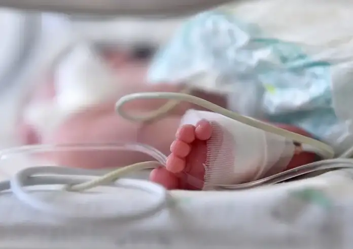 «Μάχη» δίνει στην Πάτρα το 35 ημερών βρέφος – «Προέχει να μείνει στη ζωή το παιδί» λέει ο διευθυντής της ΜΕΘ Παίδων