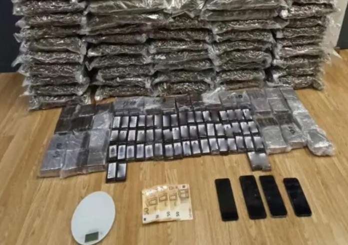 Ζωγράφου: Συνελήφθησαν δύο άτομα με πάνω από 87 κιλά κάνναβης