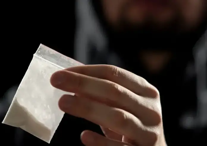 Κύκλωμα διακίνησης ναρκωτικών σε σχολεία: Πώς στρατολογούσαν μαθητές, οι άγριες τιμωρίες και τα ψευδώνυμα