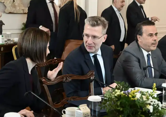 Ομόφυλα ζευγάρια: Αυτό είναι το νομοσχέδιο για το γάμο και την τεκνοθεσία