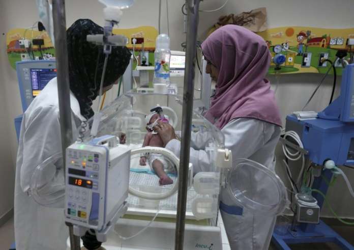 Πόλεμος στη Μέση Ανατολή: Οι Ισραηλινοί προσφέρονται να απομακρύνουν μωρά από το νοσοκομείο Αλ Σίφα