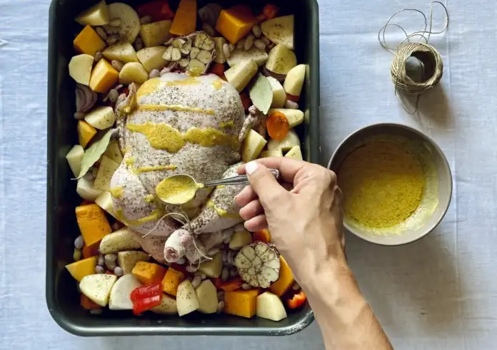 Συνταγή για το πιο νόστιμο κοτόπουλο με πατάτες στον φούρνο