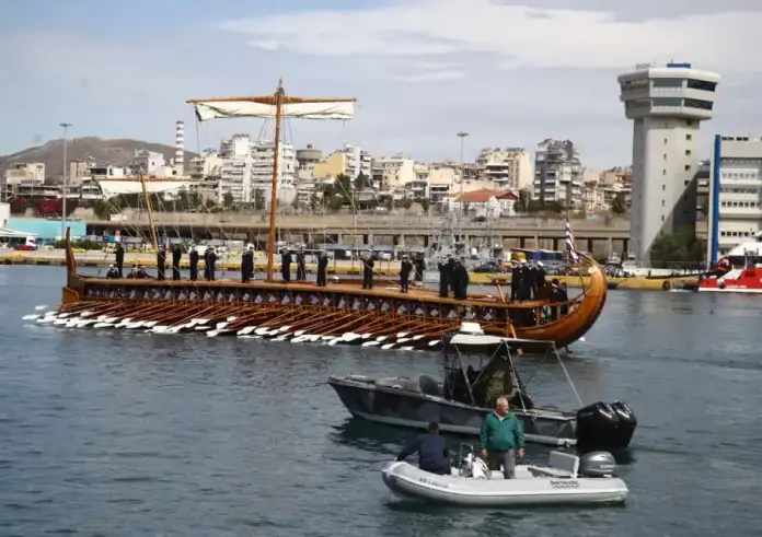 Ξεκίνησε το ταξίδι της για τη Μασσαλία η Ολυμπιακή Φλόγα με το ιστιοφόρο Belem – Εντυπωσιακές εικόνες