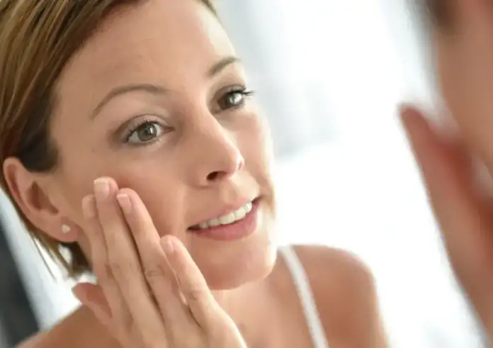 Πανάδες στο πρόσωπο: Φυσική αντιμετώπιση και ιατρικές λύσεις