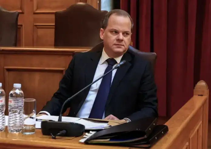 Έντονο παρασκήνιο για παραίτηση Καραμανλή - Η κατακραυγή επεκτείνεται σε υπουργούς και βουλευτές της ΝΔ