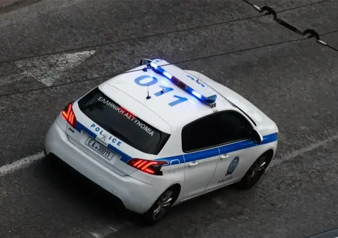 Αττική Οδός: Επεισοδιακή καταδίωξη – Porsche έσπασε μπάρες και μπήκε στο αντίθετο ρεύμα