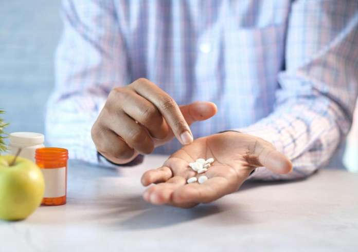 Από την τσέπη τους θα πληρώνουν πλέον οι ασφαλισμένοι και τα ισχυρά παυσίπονα