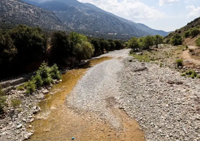 Πηνειός, όπως Σαχάρα: Η λειψυδρία έκανε τον ποταμό «ρυάκι» σε πολλά σημεία