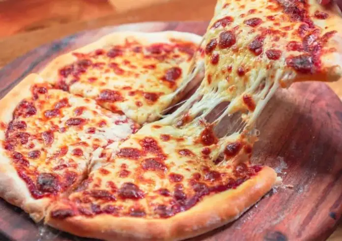 Εύκολη συνταγή για σπιτική pizza Μαργαρίτα