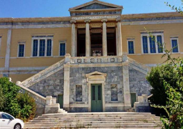 Λήξη συναγερμού για την ύποπτη τσάντα στη Στουρνάρη – Έγινε ελεγχόμενη έκρηξη