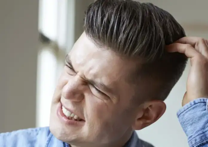 Ψωρίαση στο κεφάλι: 9 οδηγίες για να προλάβετε την τριχόπτωση