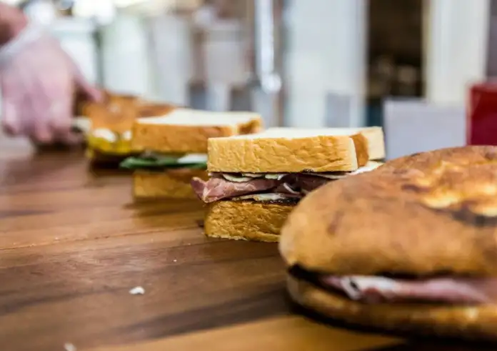 5 εύκολες και υγιεινές συνταγές για να φτιάξετε σάντουιτς