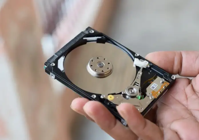 Η αποθηκευμένη μουσική της δεκαετίας ’90 χάνεται - Αποτυγχάνουν οι σκληροί δίσκοι