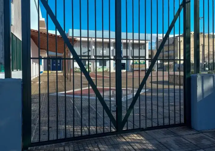 Ποια σχολεία θα παραμείνουν κλειστά την Παρασκευή λόγω της κακοκαιρίας BYRON