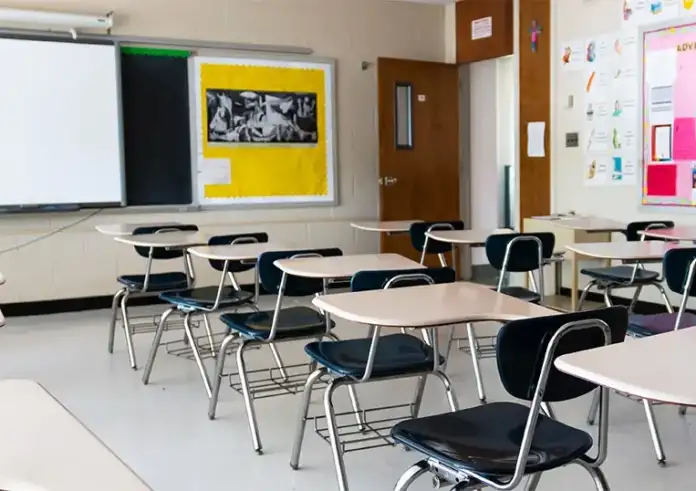 Δασκάλα κατηγορείται πως έκανε σεξ με τον 11χρονο μαθητή της στο αυτοκίνητό της – «Τον εκβίαζε για να βρίσκονται»