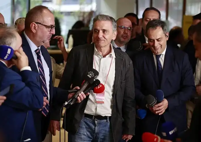 Αποχώρησε η «Ομπρέλα» του Τσακαλώτου από τον ΣΥΡΙΖΑ, οι 45 που υπογράφουν το κείμενο – «Παράθυρο» για νέο κόμμα