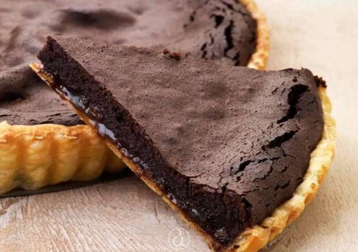 Νηστίσιμη τάρτα σοκολάτας χωρίς ψήσιμο και χωρίς ζάχαρη