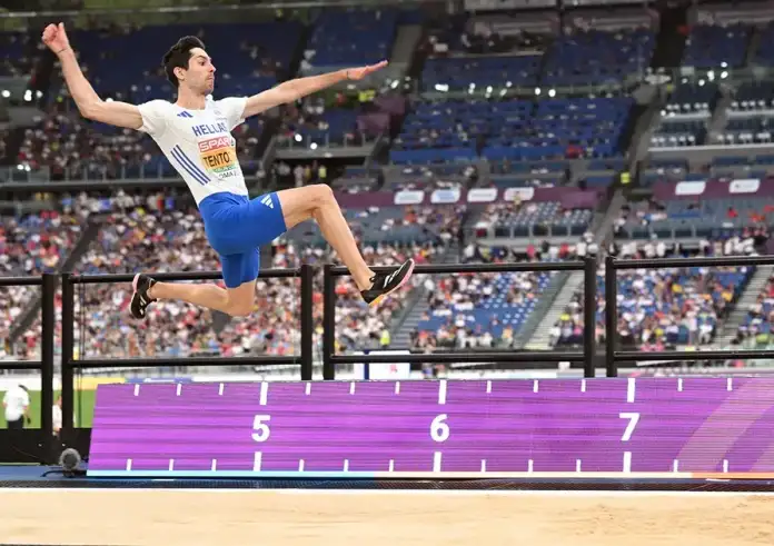 Μπράβο είδωλο των ειδώλων: Αποθέωση για τον Μίλτο Τεντόγλου που πέταξε με ρεκόρ αγώνων στα 8,65μ.