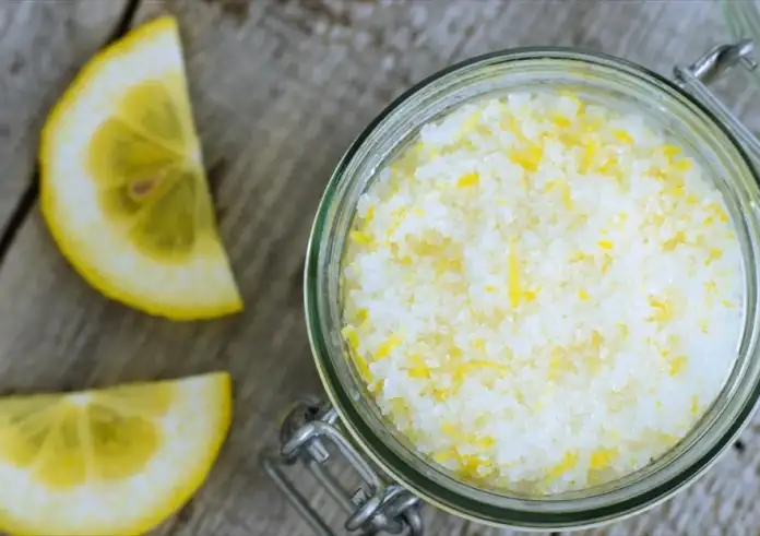 Πόσο καλό κάνει το θαλασσινό αλάτι στο δέρμα;