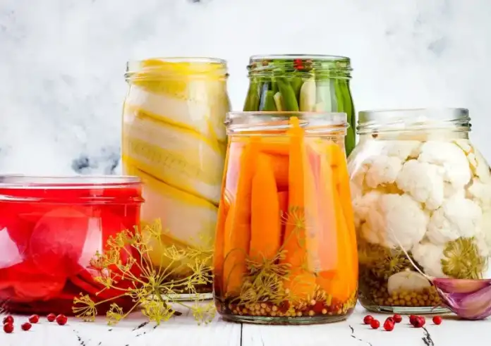 Τι προσφέρουν στην υγεία οι τροφές που έχουν υποστεί ζύμωση