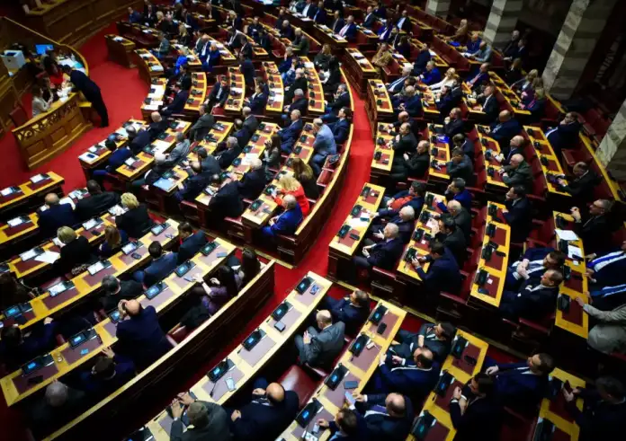 Επιστολική ψήφος: Πέρασε το νομοσχέδιο με 158 ναι