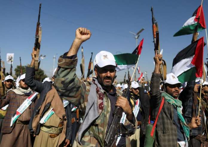 Υεμένη: Ο αρχηγός των Χούθι απειλεί με νέες επιθέσεις κατά του Ισραήλ – Έφοδος σε γραφεία του ΟΗΕ στη Σαναά