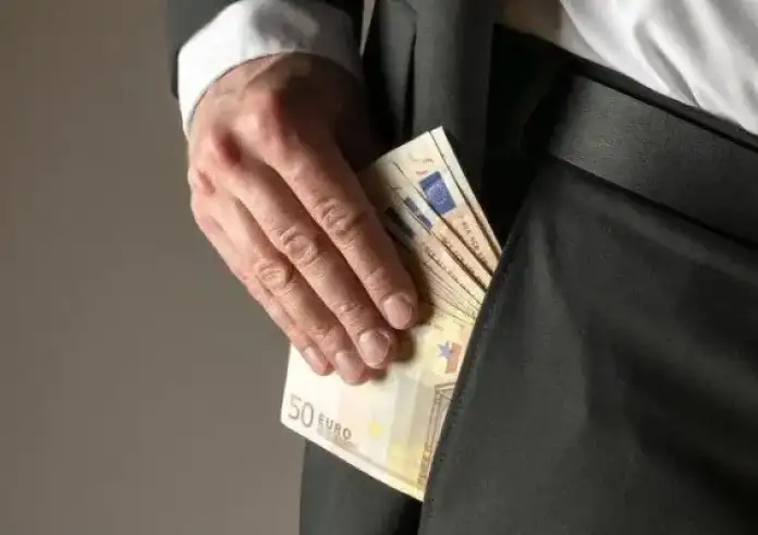 Ξέπλυναν 150 εκατ. ευρώ σε τέσσερα χρόνια – Ο ρόλος του προέδρου ποδοσφαιρικής ομάδας της Super League 2