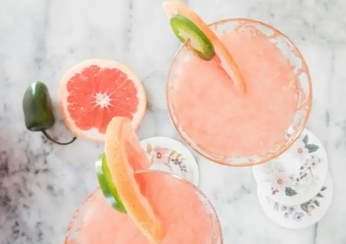 Ο μόνος χυμός που δεν πρέπει να πίνεις και γιατί μπορεί να σου κάνει κακό