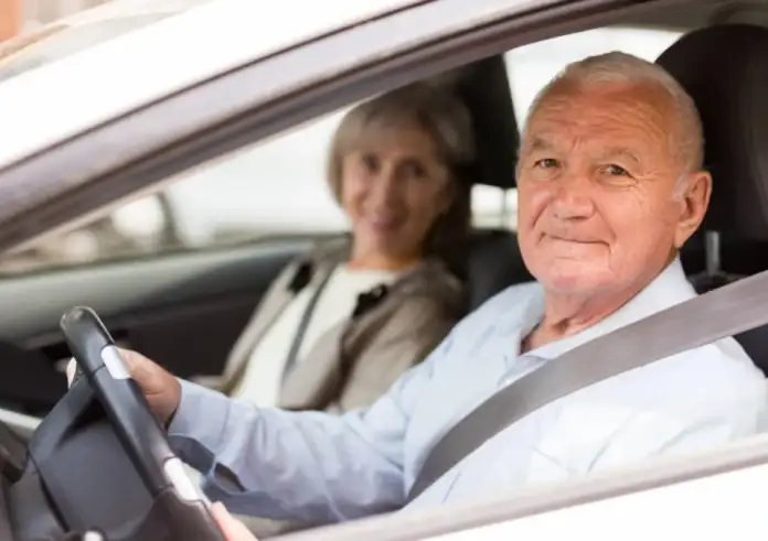 Μπλόκο στους ηλικιωμένους οδηγούς. Ποιοι θα χάσουν το δίπλωμά τους