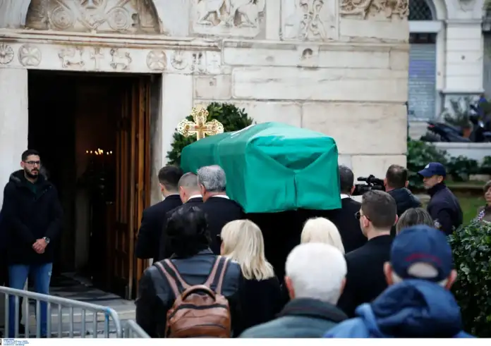 Μίμης Δομάζος: Φίλοι, συγγενείς και φίλαθλοι του ΠΑΟ τον «αποχαιρετούν» με συγκίνηση