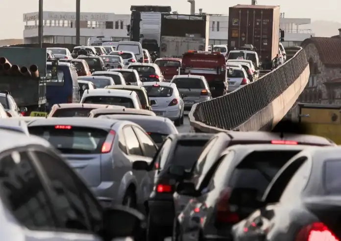 Καραμπόλα στα Μέγαρα – Καθυστερήσεις έως 20΄ στην Αττική Οδό, προς Μαρκόπουλο