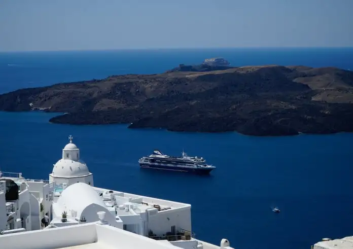 «Βρυχάται» το ηφαίστειο της Σαντορίνης - Σύσκεψη υπό τον Κικίλια μετά την «ήπια δραστηριότητα»