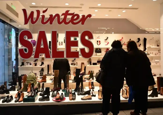 Χειμερινές εκπτώσεις: Ποια καταστήματα είναι ανοιχτά σήμερα