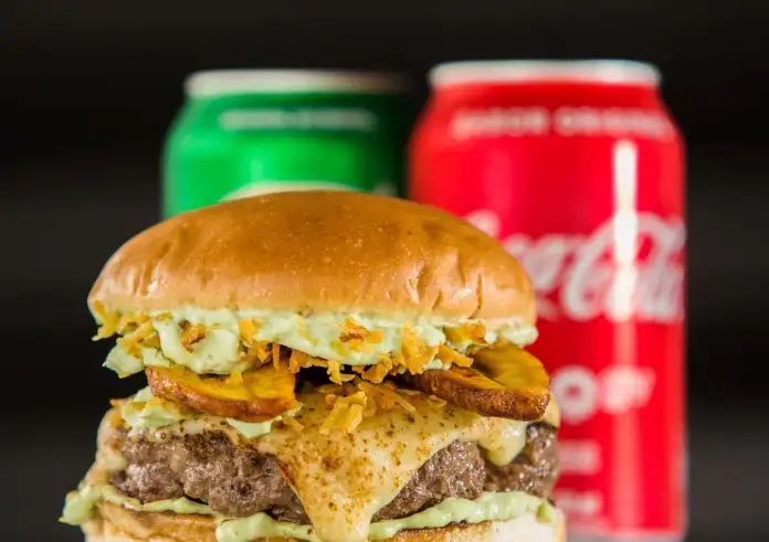 Διαιτολόγος έκανε ένα πείραμα, εντάσσοντας στη διατροφή της τα πλέον απαγορευμένα τρόφιμα - Τα αποτελέσματα