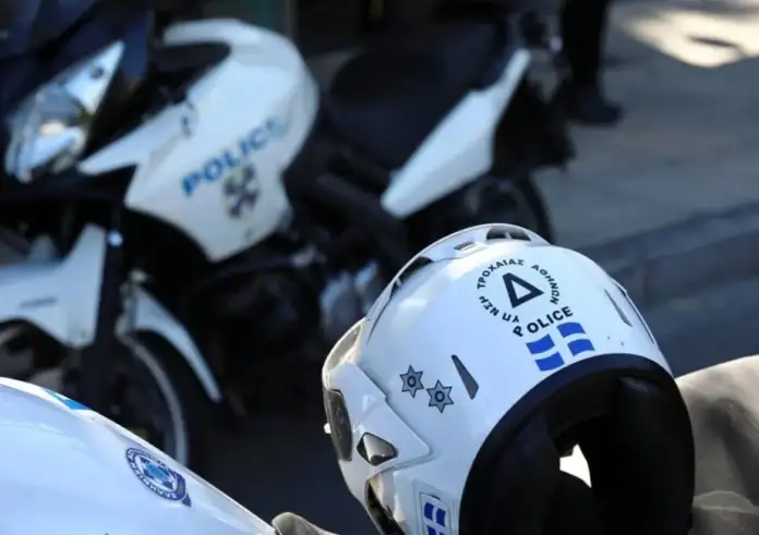 Βίντεο: Αστυνομικοί της ΔΙΑΣ απέτρεψαν την αυτοκτονία γυναίκας στην Αθήνα - «Η ζωή είναι πάνω απ’ όλα»