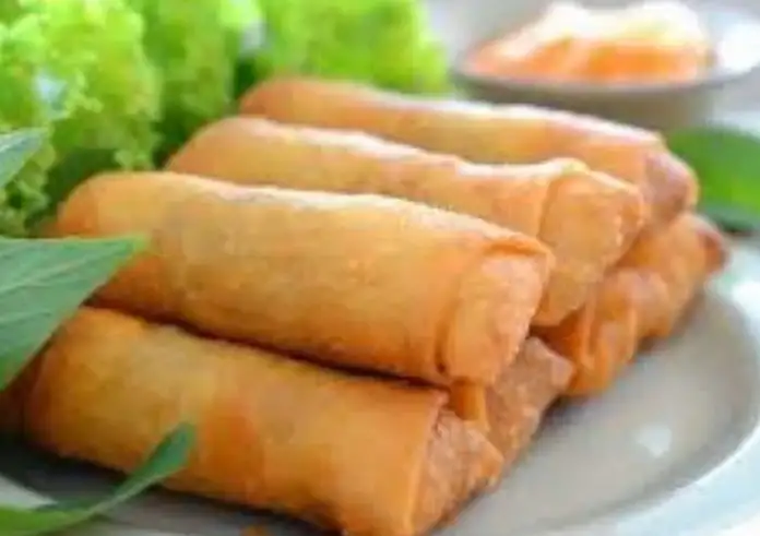 Φλογέρες με μανούρι, καρύδια, σταφίδες και δυόσμο