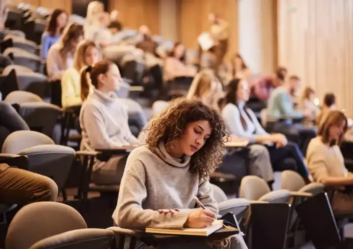 Πρακτική άσκηση: Αλλάζει ο τρόπος ασφάλισης των φοιτητών