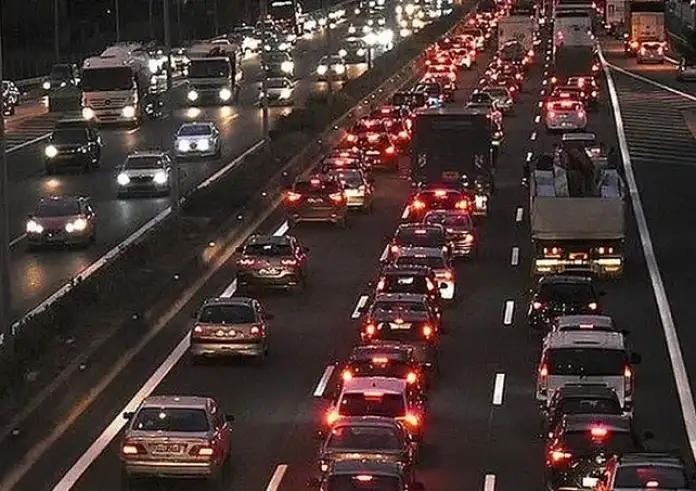 Κυκλοφοριακά προβλήματα στην Αθηνών – Λαμίας στο ύψος της Μαλακάσας λόγω σύγκρουσης οχημάτων