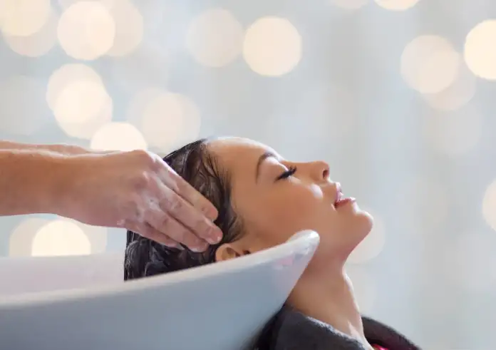 Πώς ένα λούσιμο στο κομμωτήριο μπορεί να προκαλέσει εγκεφαλικό