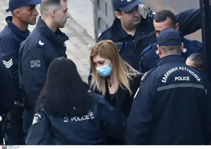 Στο Εφετείο Αθηνών η Ρούλα Πισπιρίγκου – Απολογείται για τους θανάτους της Ίριδας και της Μαλένας
