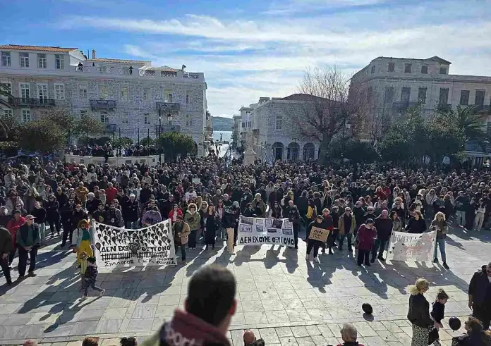 Μήνυμα από τη Σύρο για τα Τέμπη: «Δεν έχουμε οξυγόνο»
